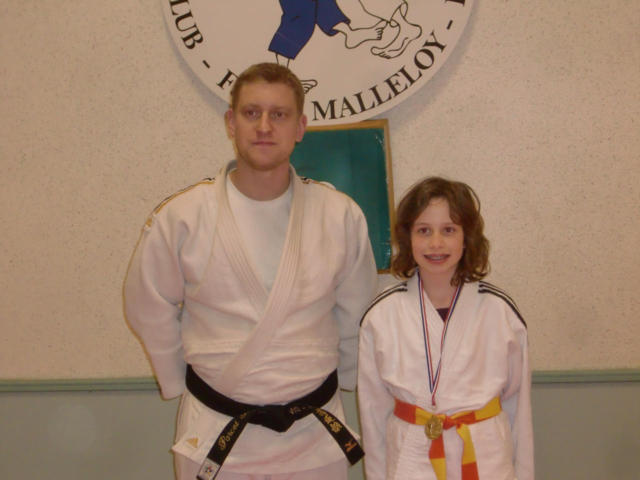 Judith félicitée par son entraineur