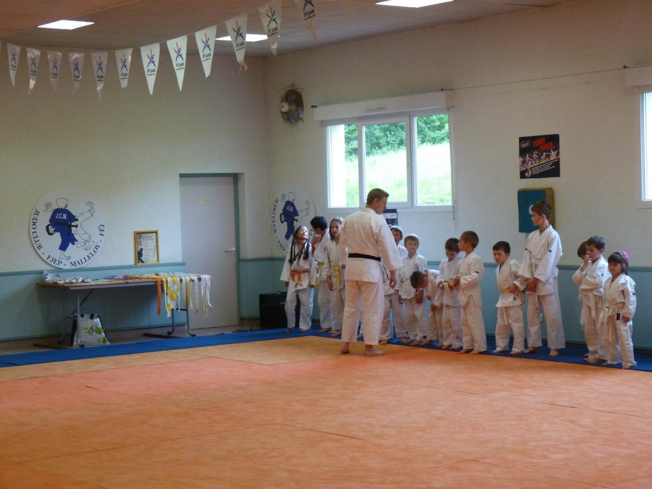 préparatifs de remise des ceintures