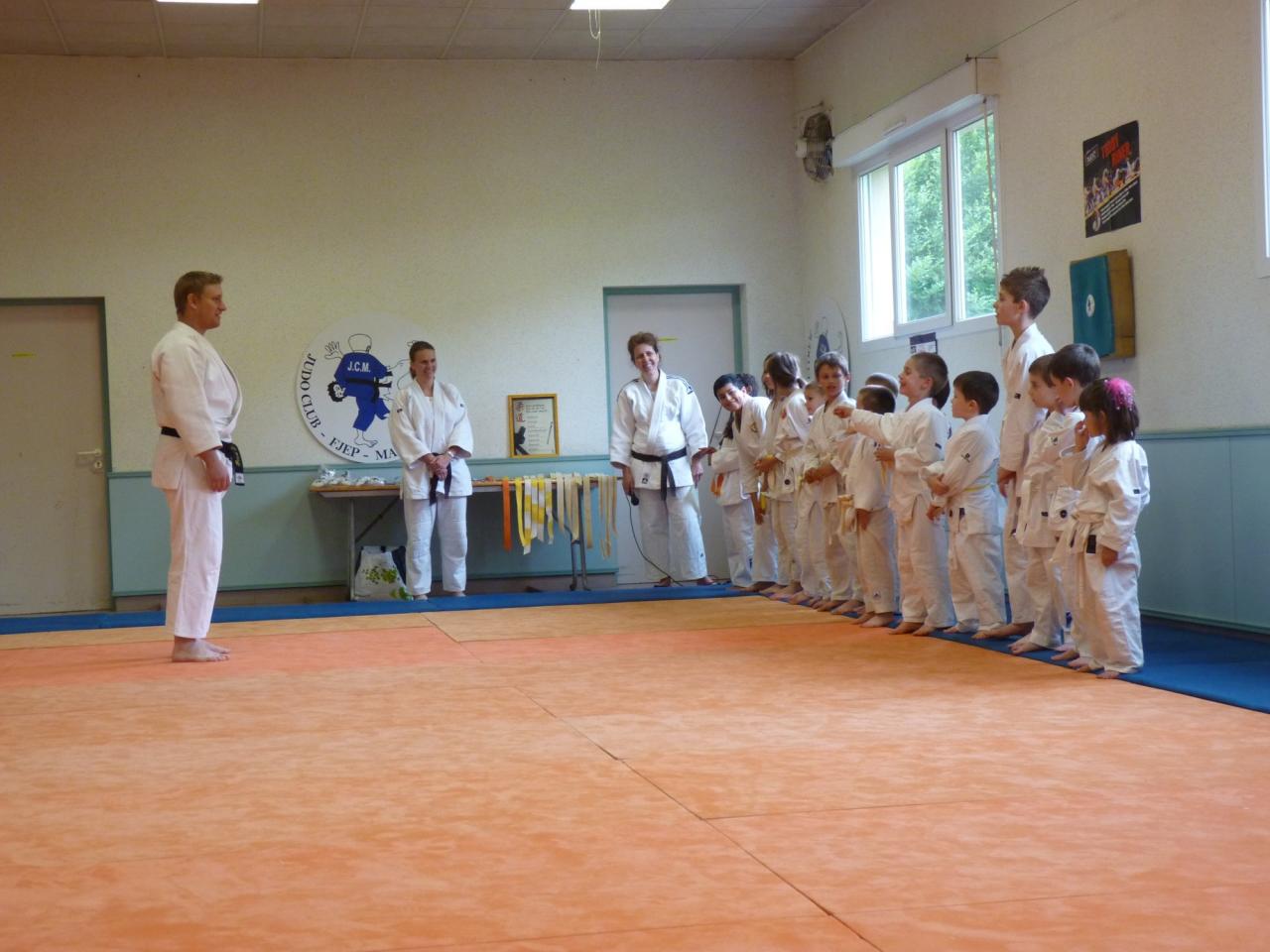préparatifs de remise des ceintures